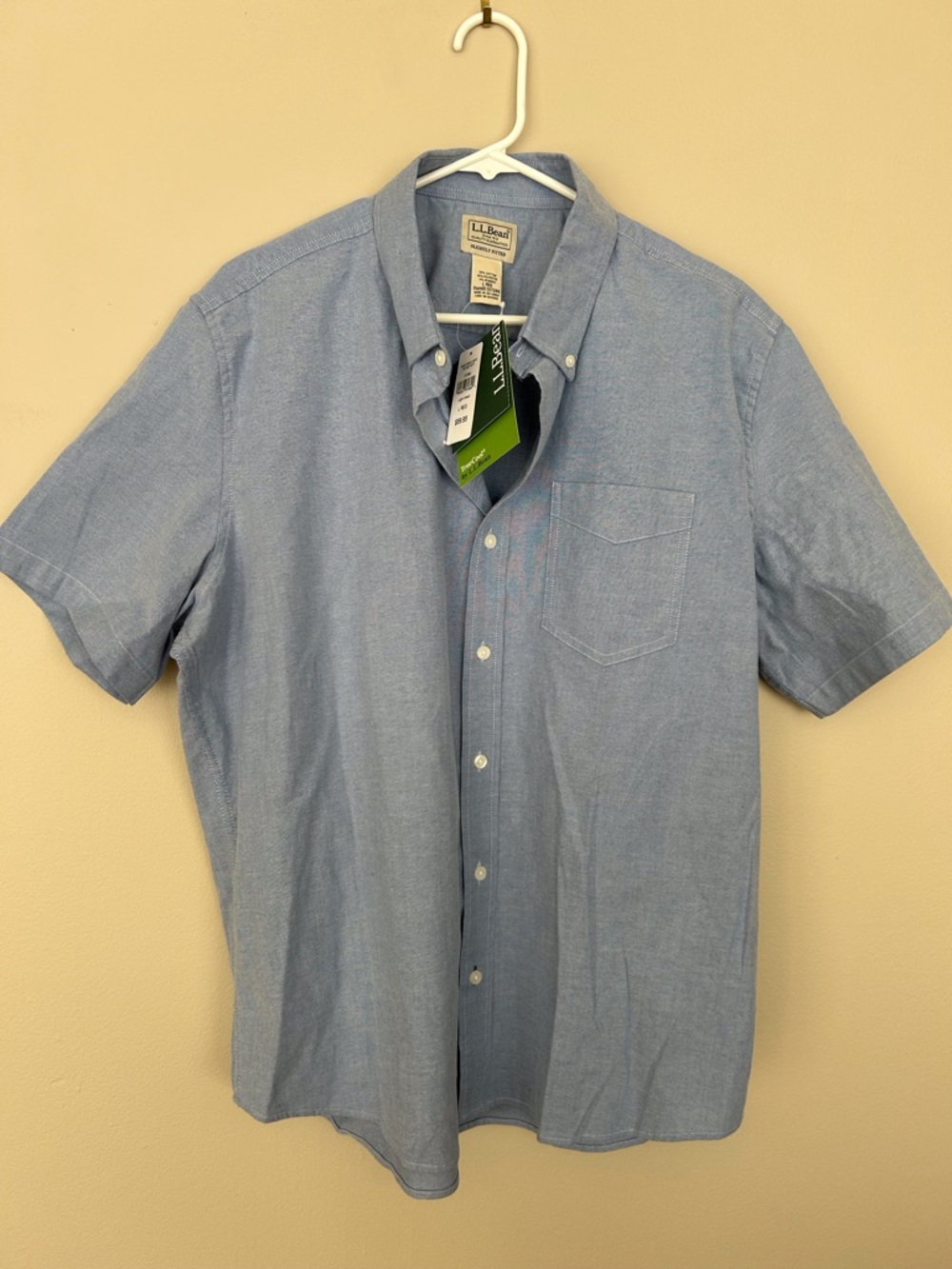 L.L. Bean Men's Short-Sleeve Button-Down Shirt in Light Blue, size L-reg